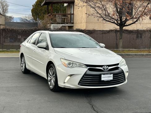 Used 2015 Toyota Camry XLE image 7