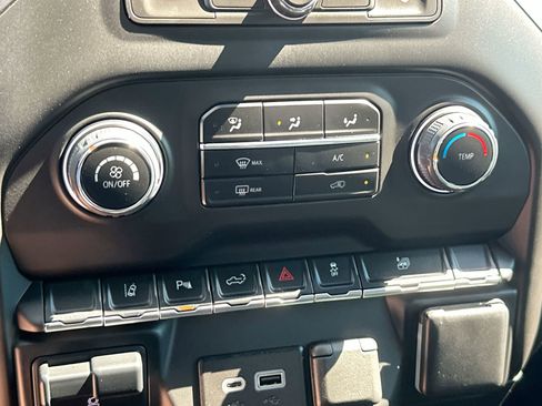 Used 2024 Chevrolet Silverado 2500 Custom w/ Custom Value Package image 18