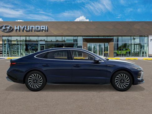 New 2025 Hyundai Sonata Limited FWD image 7