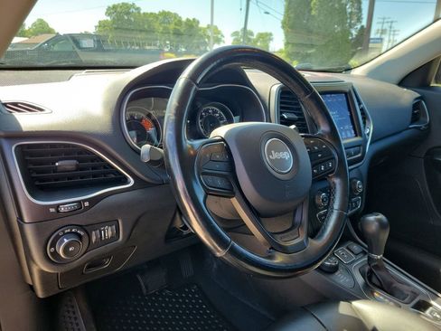 Used 2020 Jeep Cherokee Trailhawk w/ Technology Group AWD/4WD image 21