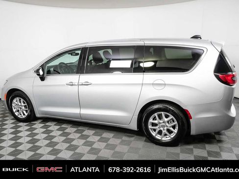 Used 2024 Chrysler Pacifica Touring-L FWD image 27
