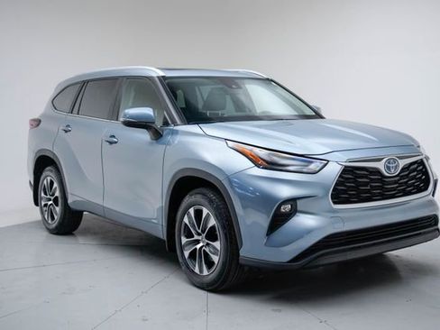 Certified 2024 Toyota Highlander XLE image 7