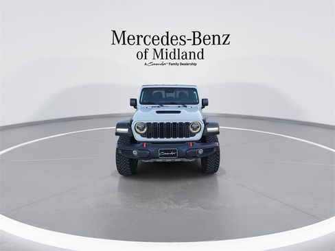 Used 2024 Jeep Gladiator Mojave w/ Technology Group image 3