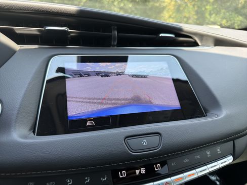 Used 2023 Cadillac XT4 Luxury w/ Cold Weather Package FWD image 25