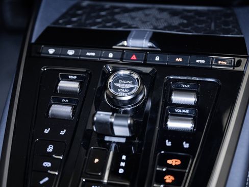 Used 2025 Aston Martin DBX 707 image 34