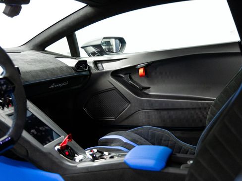 Used 2022 Lamborghini Huracan STO RWD image 60