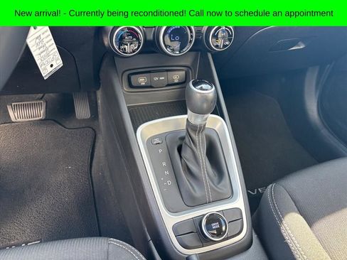 Used 2023 Hyundai Venue SEL image 19