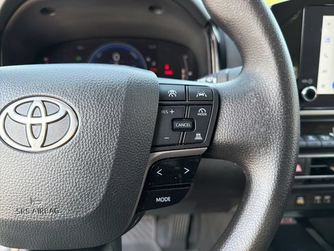 Used 2025 Toyota Camry LE FWD image 17