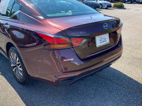 Used 2025 Nissan Altima 2.5 SV AWD/4WD image 11