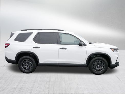 Certified 2025 Honda Pilot TrailSport image 8
