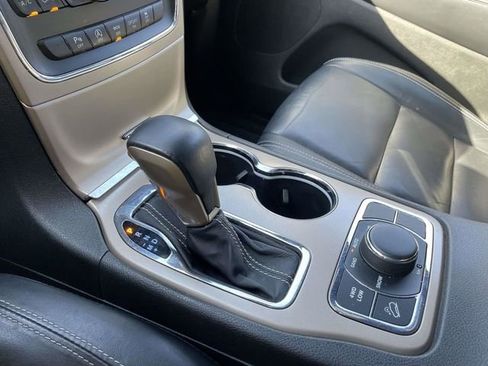 Used 2017 Jeep Grand Cherokee Limited AWD/4WD image 31