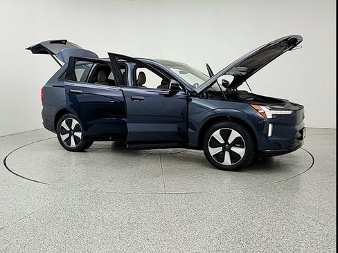 New 2026 Volvo XC90 T8 Plus w/ Protection Package Premier AWD/4WD image 10