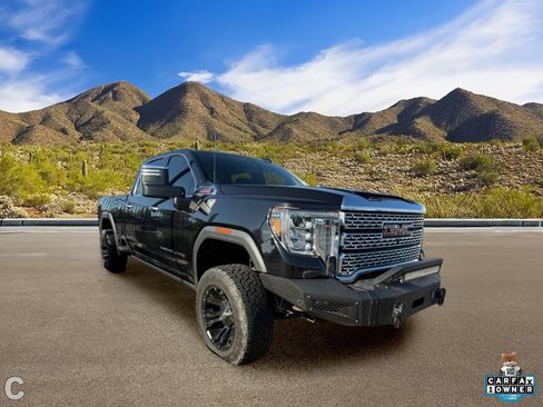 Used 2022 GMC Sierra 2500 Denali w/ Denali Black Diamond Edition AWD/4WD image 5