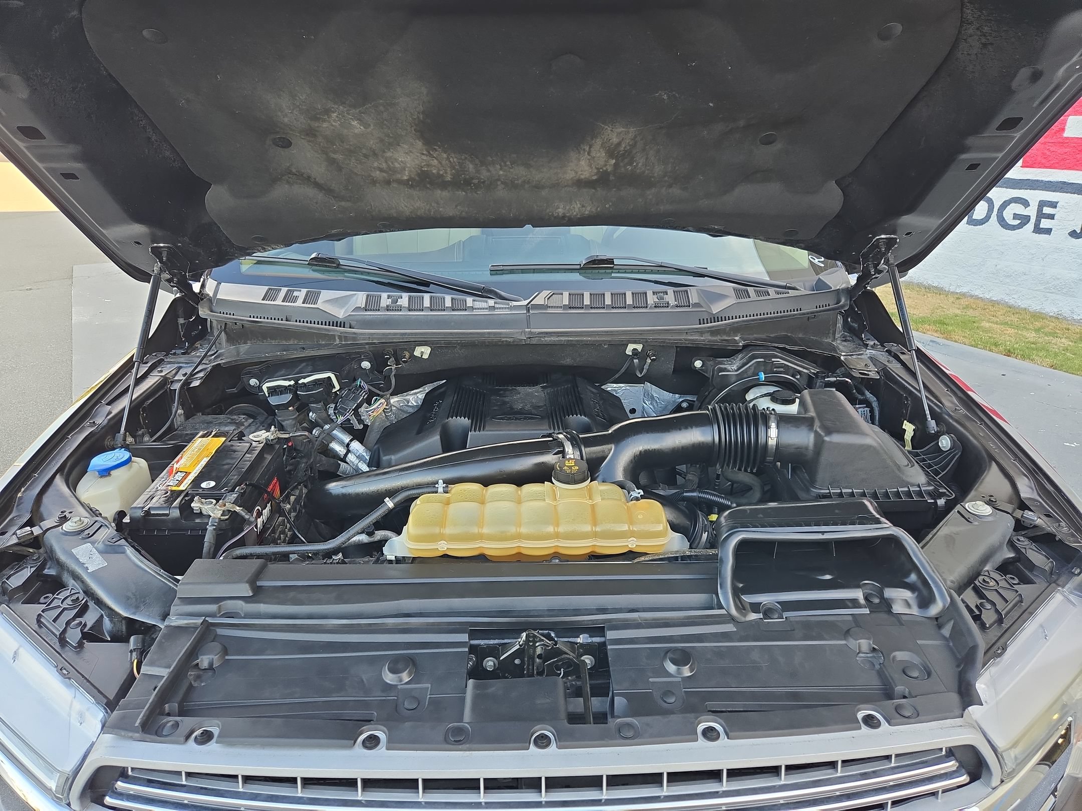 Used 2019 Ford F150 Lariat w/ Equipment Group 502A Luxury AWD/4WD image 19