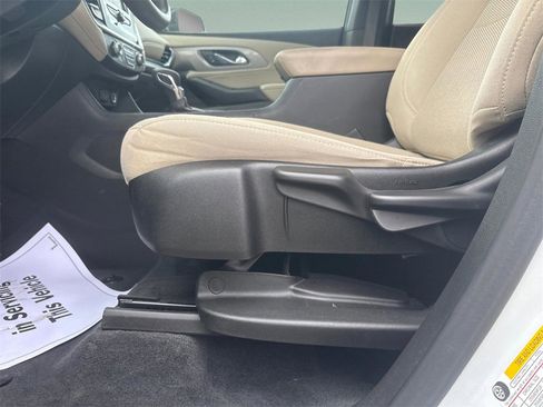 Used 2023 Chevrolet Traverse LS image 19