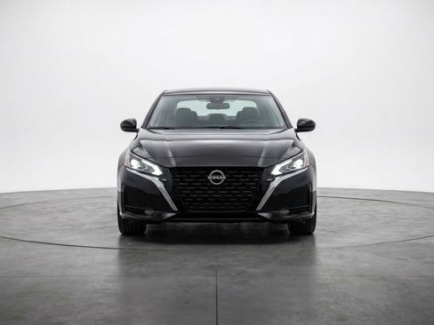 Used 2025 Nissan Altima 2.5 SV image 2