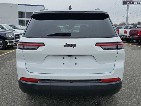 Used 2023 Jeep Grand Cherokee L Laredo image 5