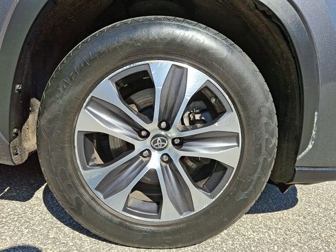 Used 2023 Toyota Highlander XLE FWD image 8