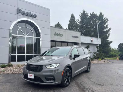 Used 2025 Chrysler Pacifica Limited