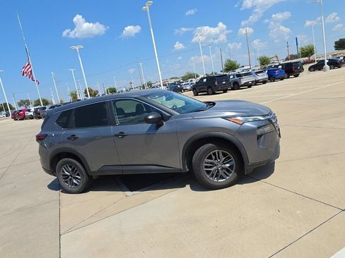 Used 2024 Nissan Rogue S FWD image 2
