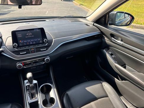 Used 2024 Nissan Altima 2.5 SR FWD image 15