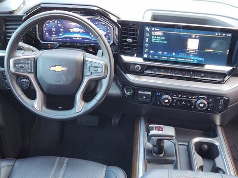 Used 2022 Chevrolet Silverado 1500 High Country w/ High Country Premium Package AWD/4WD image 28