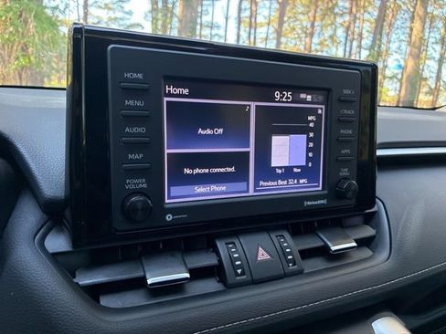 Used 2022 Toyota RAV4 XLE Premium FWD image 31