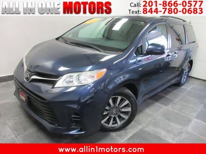 Used 2020 Toyota Sienna LE w/ LE Preferred Package