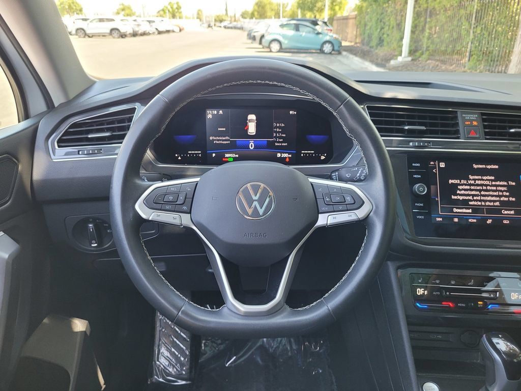 Used 2023 Volkswagen Tiguan SE AWD/4WD image 17