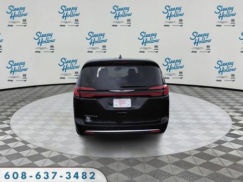 Used 2024 Chrysler Pacifica Touring-L image 6