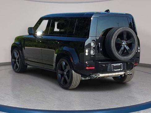 Used 2025 Land Rover Defender 110 V8 AWD/4WD image 7
