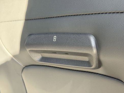 New 2025 Ford Expedition Max Platinum w/ Stealth Performance Package image 31