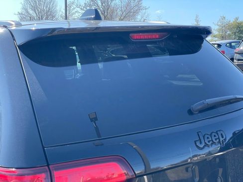 Used 2018 Jeep Grand Cherokee Altitude image 25