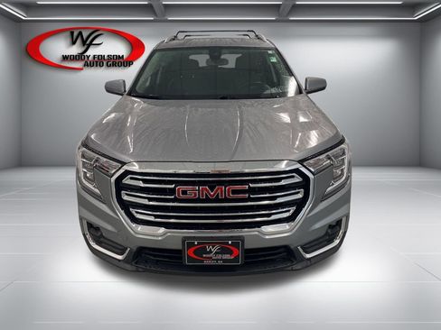 Used 2024 GMC Terrain SLT w/ LPO, Cargo Package FWD image 2