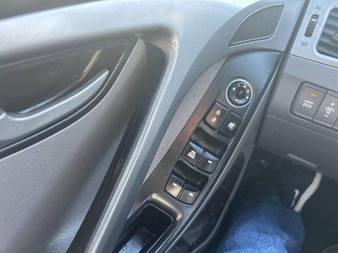 Used 2015 Hyundai Elantra SE image 13
