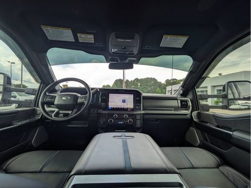 Used 2025 Ford F450 Platinum w/ FX4 Off-Road Package AWD/4WD image 25