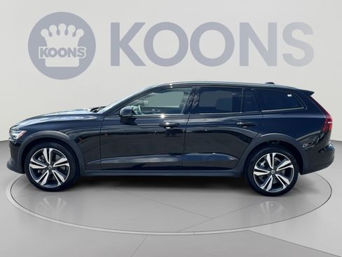 Used 2025 Volvo V60 B5 Cross Country Plus AWD/4WD image 13