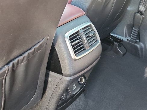 Used 2016 Kia Sorento SX image 11