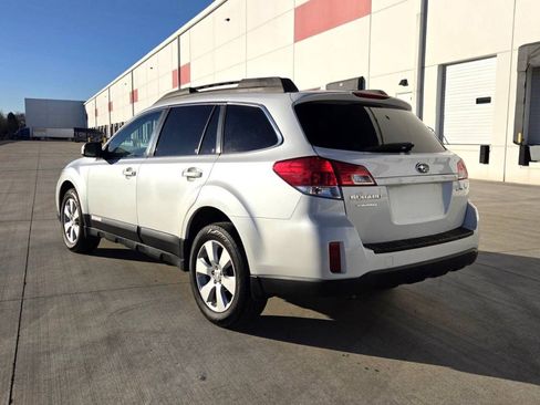 Used 2010 Subaru Outback 2.5i Limited image 7