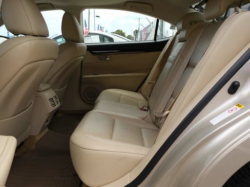 Used 2014 Lexus ES 350 w/ Luxury Package FWD image 12