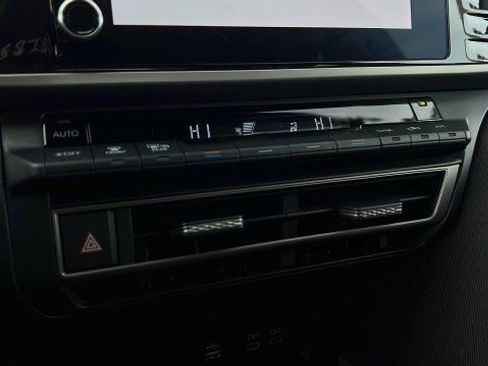 Used 2025 Toyota Camry LE image 15