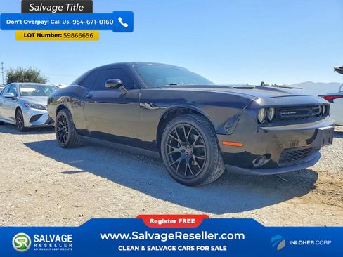 Used 2015 Dodge Challenger SXT RWD image 5