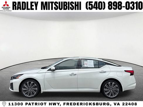 Used 2023 Nissan Altima 2.5 SL AWD/4WD image 16