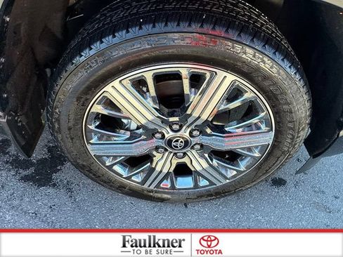 Used 2025 Toyota Sequoia Capstone AWD/4WD image 20