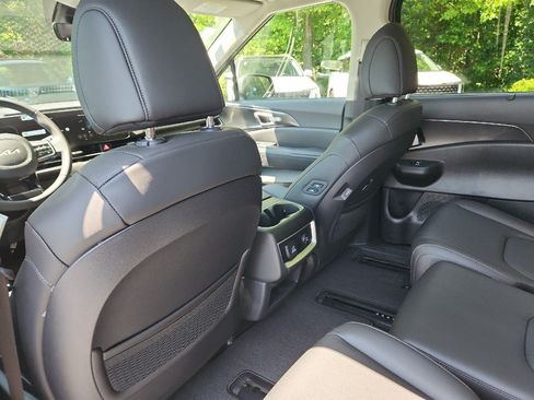 New 2026 Kia Carnival SX w/ SX Dark Edition Package FWD image 37