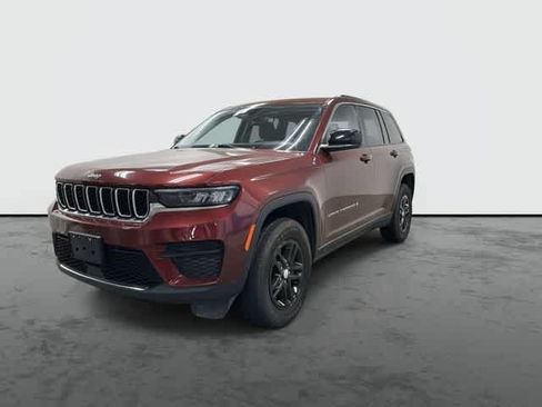 Used 2023 Jeep Grand Cherokee Laredo AWD/4WD image 7