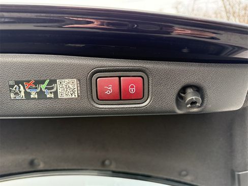 Used 2023 Mercedes-Benz E 350 Sedan w/ Premium Package image 35