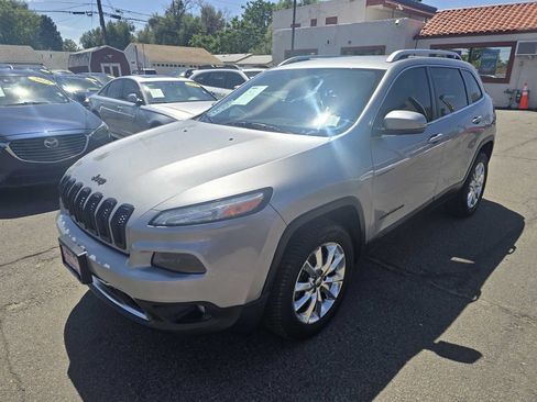Used 2017 Jeep Cherokee Limited AWD/4WD image 2