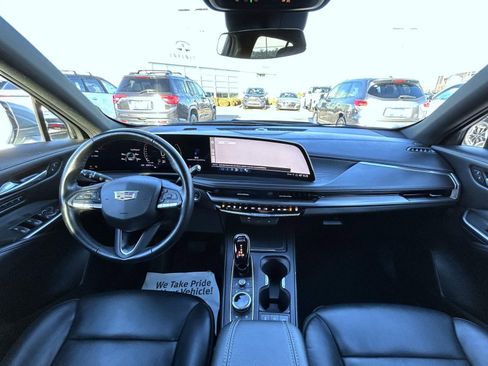 Used 2024 Cadillac XT4 Premium Luxury AWD/4WD image 12