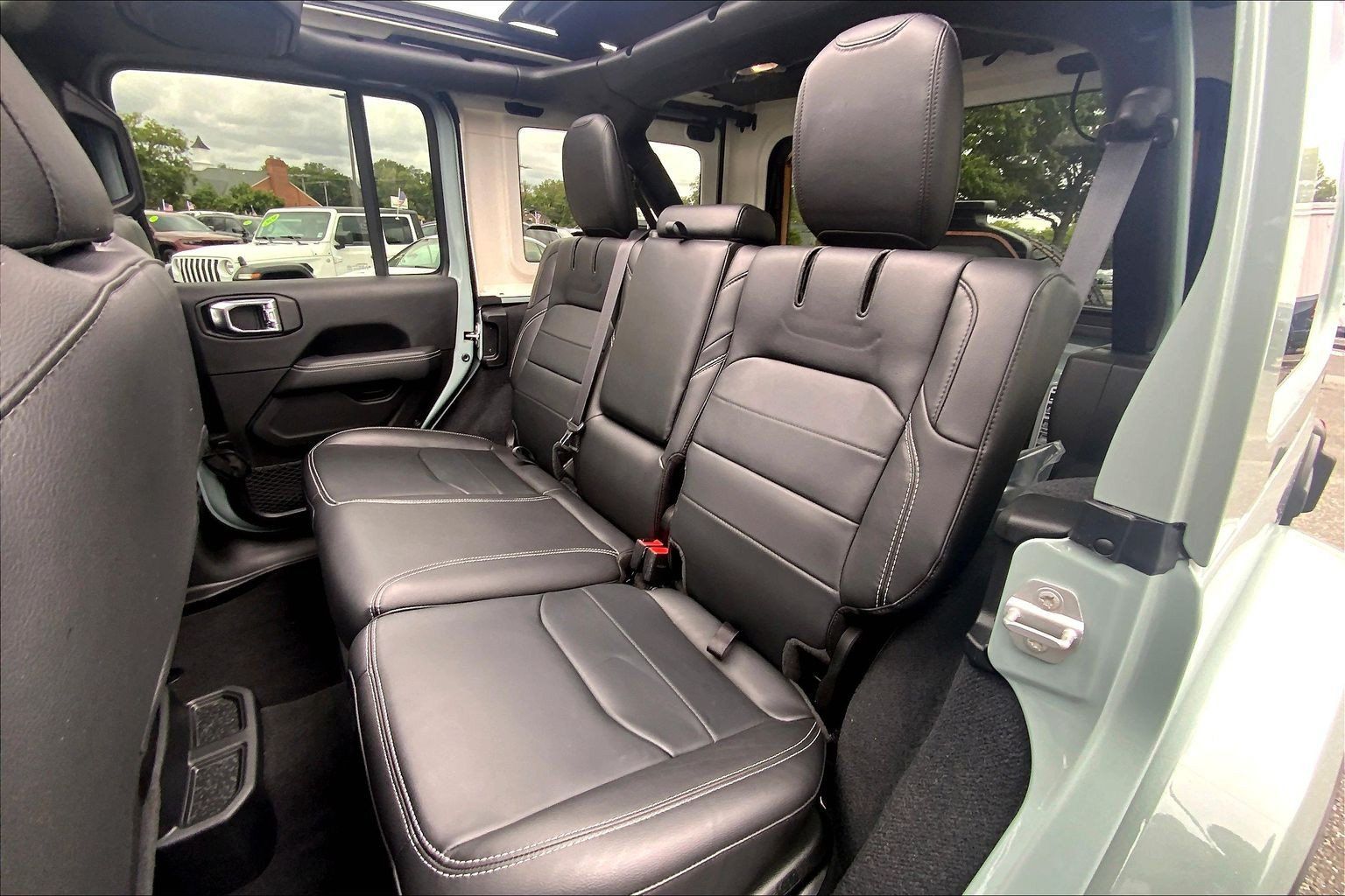 Used 2023 Jeep Wrangler Unlimited Sahara w/ Cold Weather Group AWD/4WD image 20